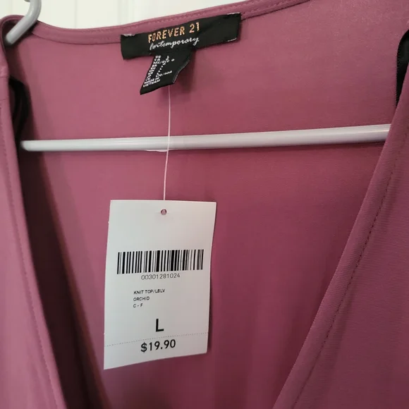 Very dressy, very sexy low cut crop top - Picture 2 of 3